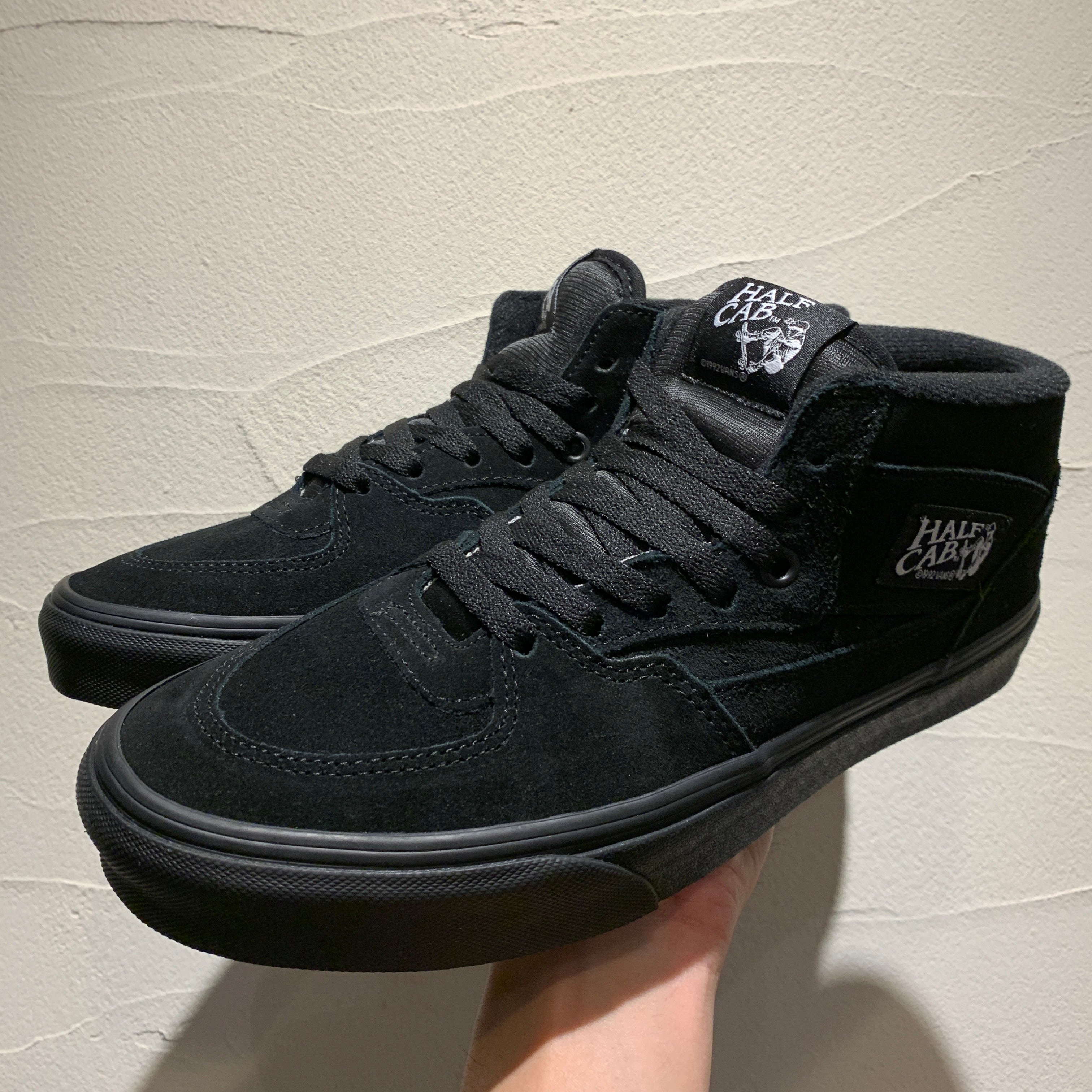 VANS] HALF CAB - BLACK / BLACK – RIVERBIRCH SKATESHOP