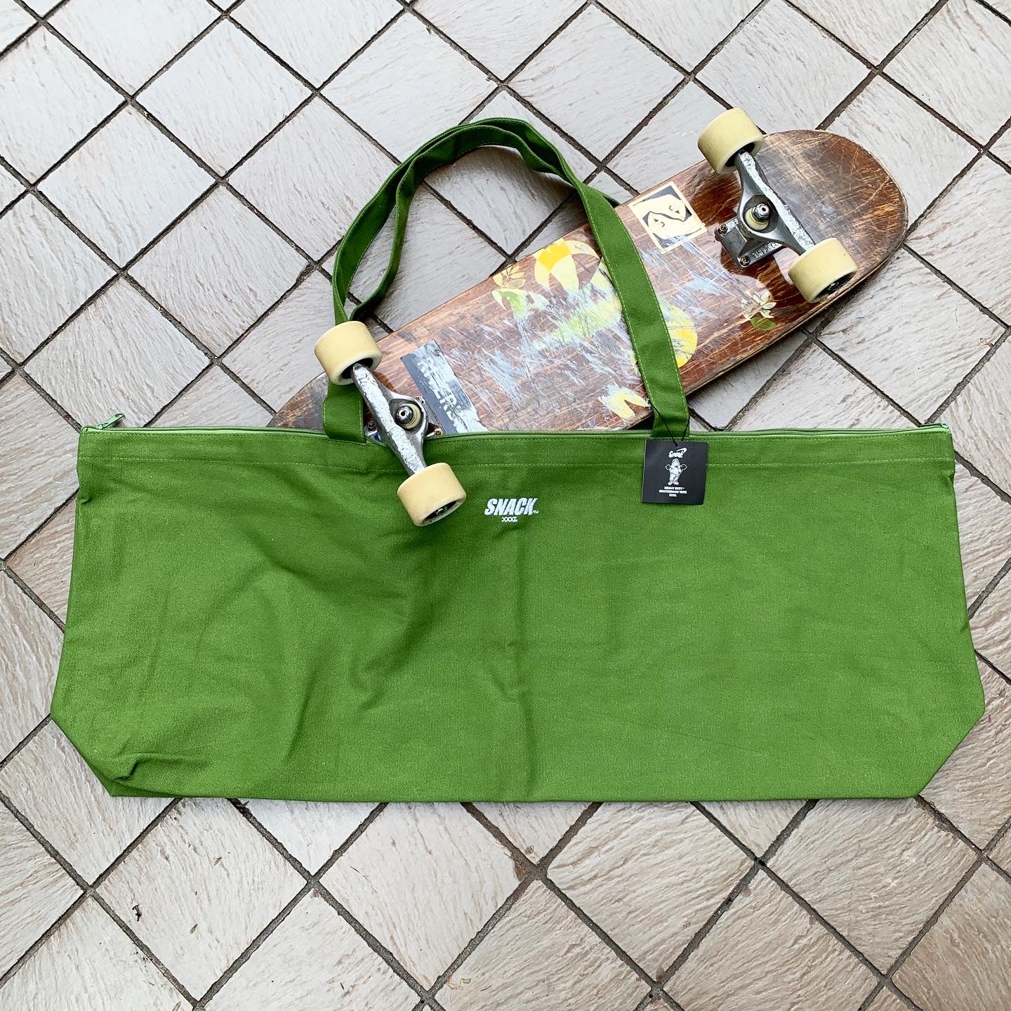 SNACK – RIVERBIRCH SKATESHOP