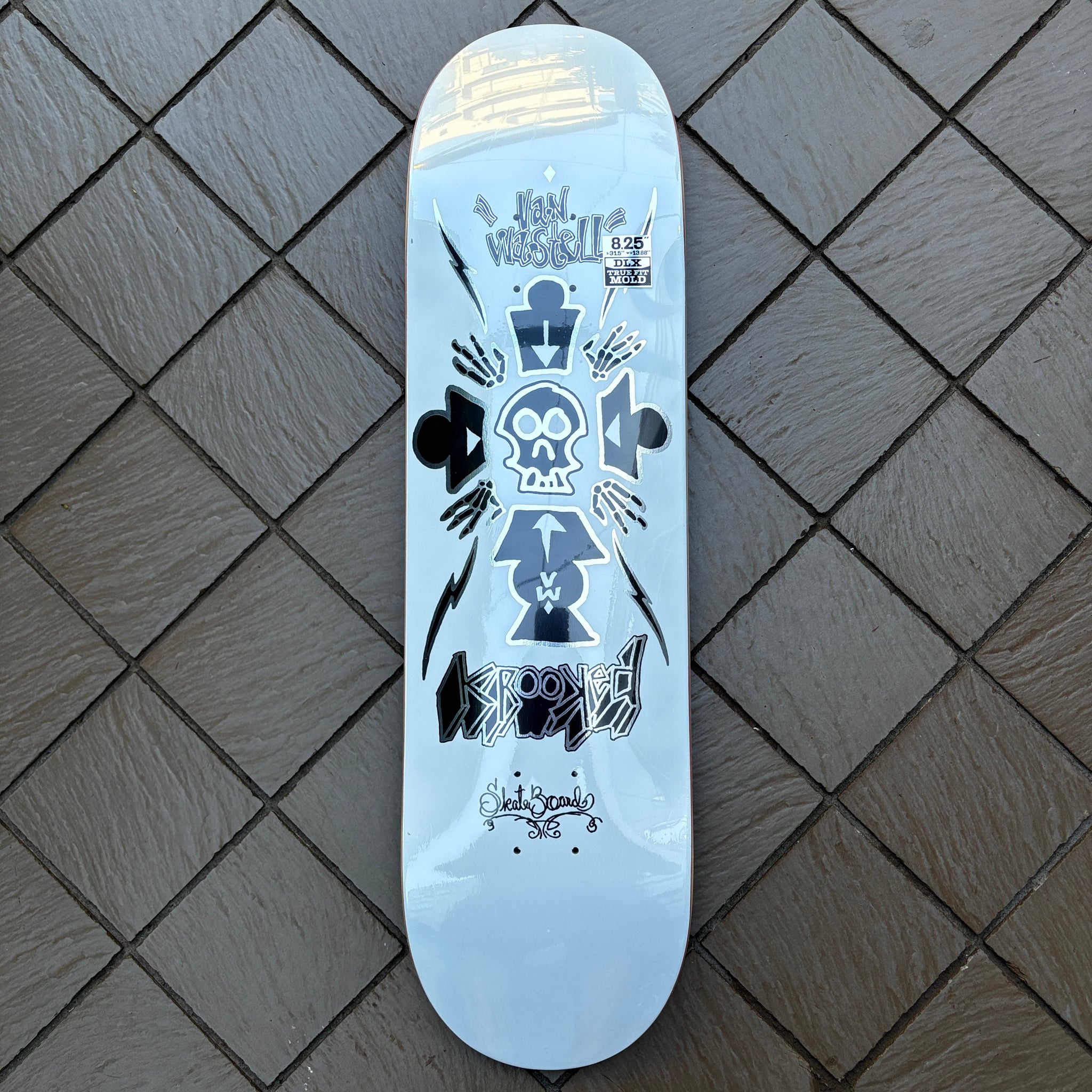 KROOKED - KROOKED &amp;three weatherスケートボード Look: Krooked Skateboards' Second Spring Drop Is Hitting