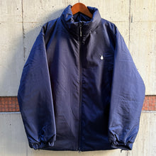 画像をギャラリービューアに読み込む, [COLOR COMMUNICATIONS] JACKET / DRIP EMB STAND COLLAR - NAVY
