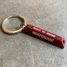 画像をギャラリービューアに読み込む, [INDEPENDENT] RED CURB KEY CHAIN
