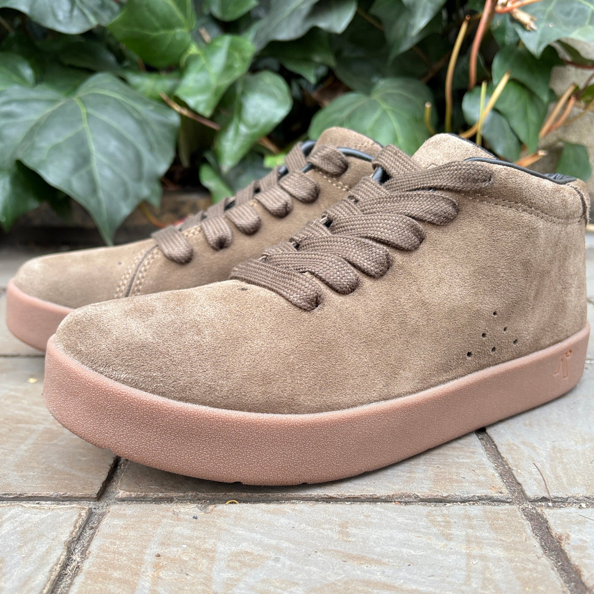 AREth – RIVERBIRCH SKATESHOP