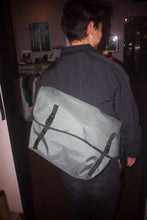 画像をギャラリービューアに読み込む, [Zubari packs] Passenger - GRAY
