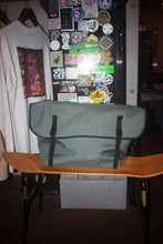 画像をギャラリービューアに読み込む, [Zubari packs] Passenger - GRAY
