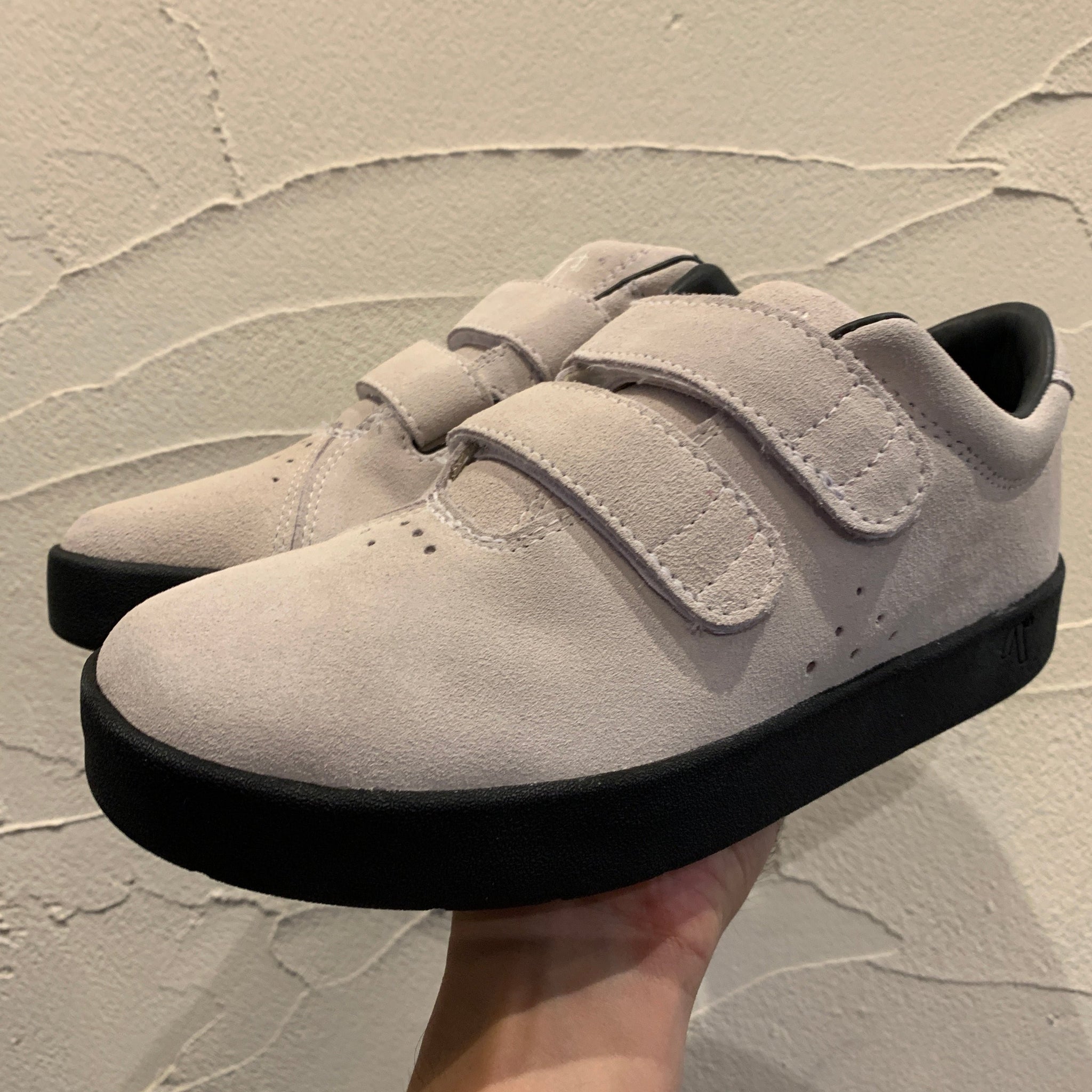 AREth] model “I (velcro)” - White/Black – RIVERBIRCH SKATESHOP