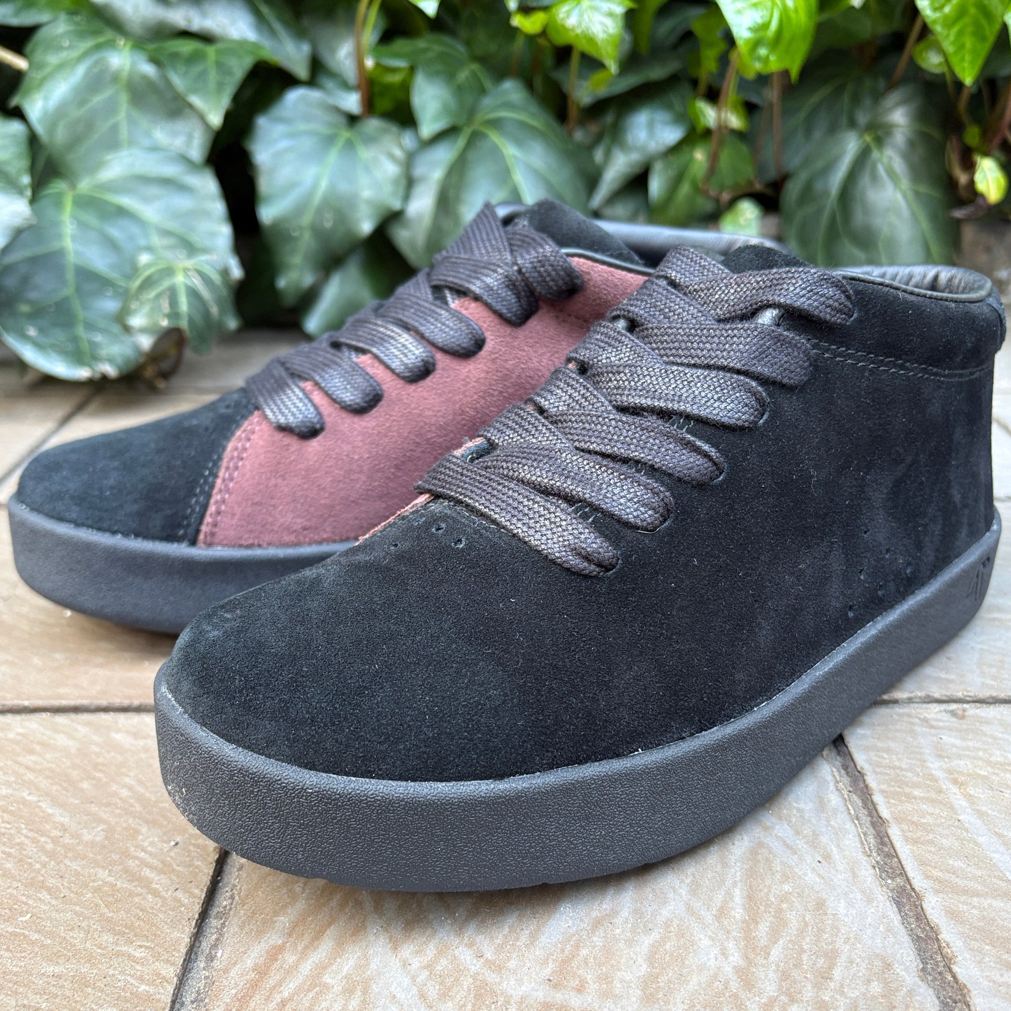 AREth – RIVERBIRCH SKATESHOP