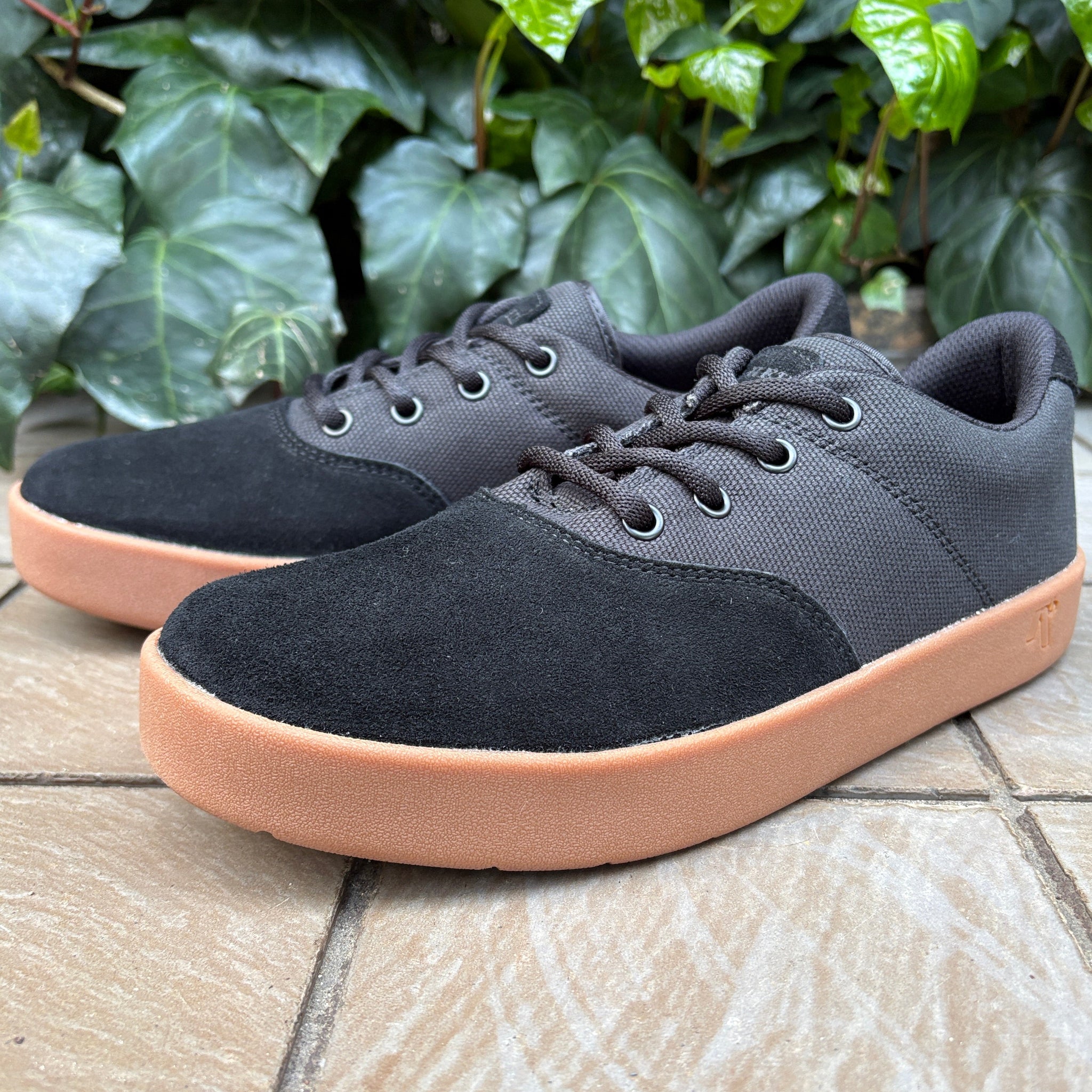 AREth – RIVERBIRCH SKATESHOP