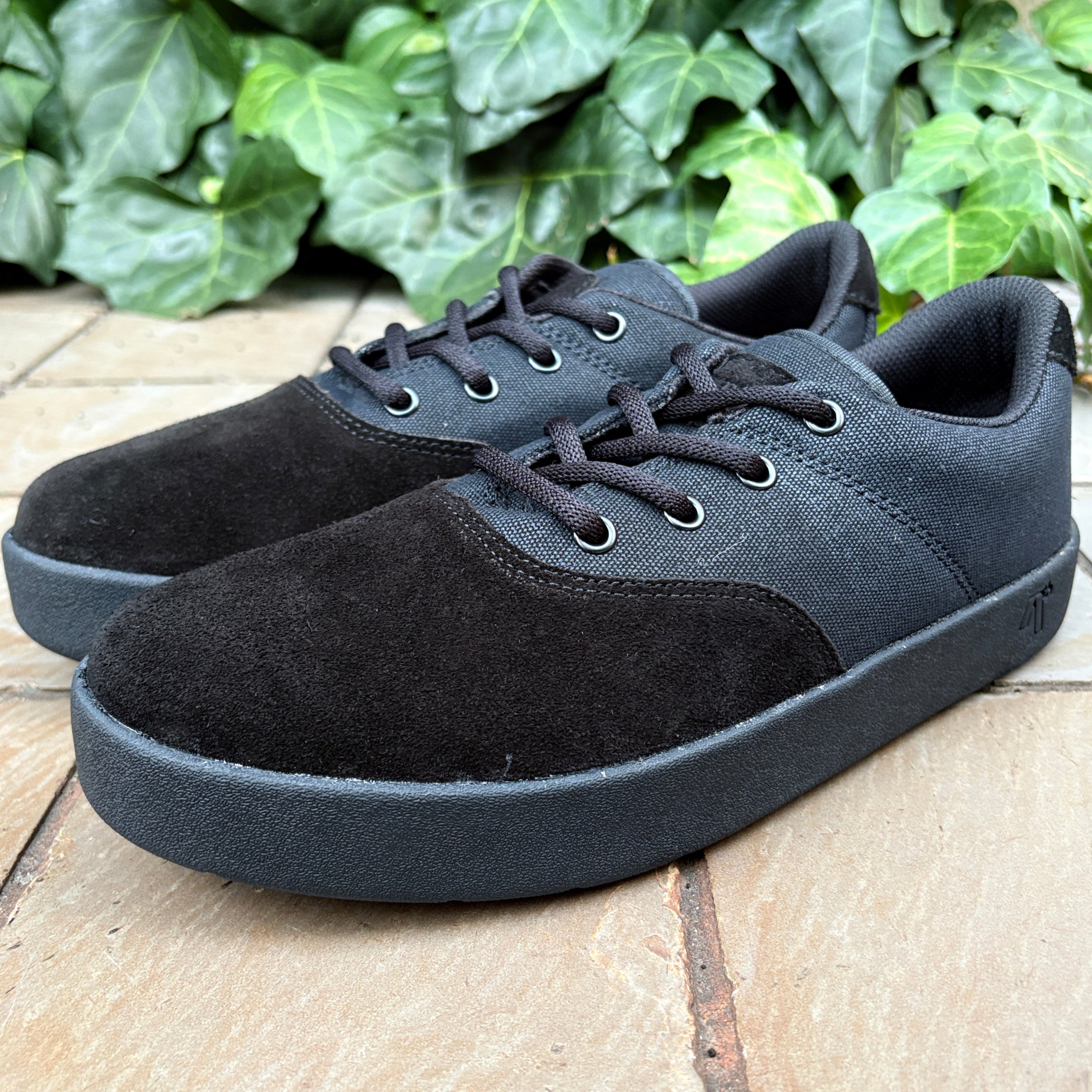 AREth – RIVERBIRCH SKATESHOP