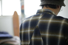 画像をギャラリービューアに読み込む, [REMILLA] ヒトエラウンドシャツ - SND
