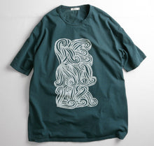 画像をギャラリービューアに読み込む, [REMILLA] Swirls Tee (Soy Panday) - GRN

