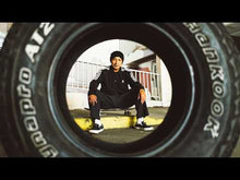 ギャラリービューア[CHOCOLATE] DAEWON SONG PORTRAIT - 8.0”×31.875”に読み込んでビデオを見る
